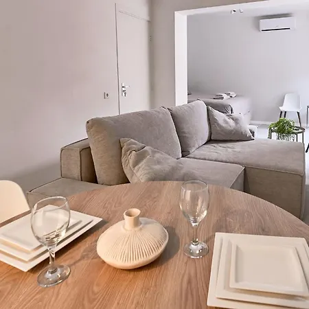 Stratum's Theo's Loft - By T&s