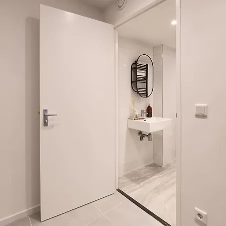 The Art Gallery - Theo's Loft - By T&s Appartamento *