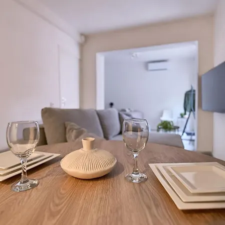 Apartment Stratum's Theo's Loft - By T&s *